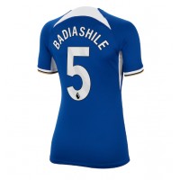 Camisa de time de futebol Chelsea Benoit Badiashile #5 Replicas 1º Equipamento Feminina 2023-24 Manga Curta